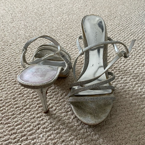 Le Chateau Heels - Picture 2 of 2